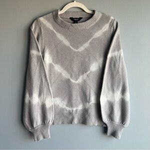 Vera Wang Gray and White Sweater